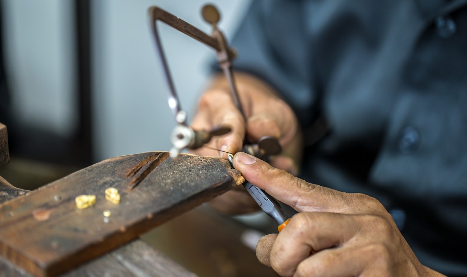 Jeweler crafting bespoke jewellery at the bench in our Kandy workshop
